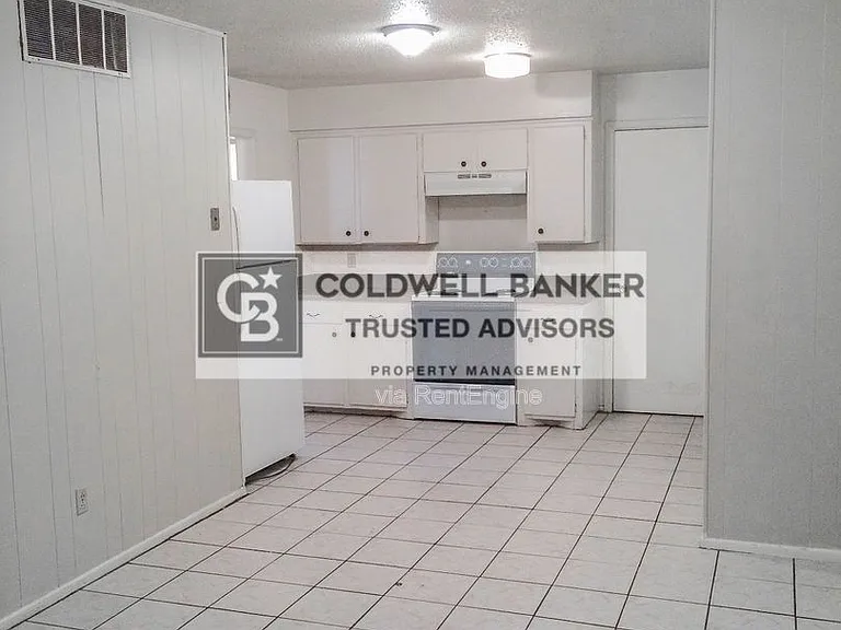 1802 Elkhart Ave #A — Photo 3