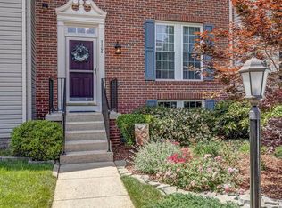 7706 Effingham Sq, Alexandria, VA 22315