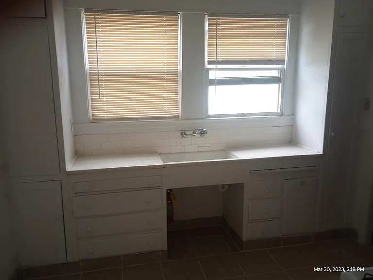 1213 N San Joaquin St — Photo 11