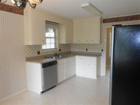 5th image of 401 Chapelwood Dr