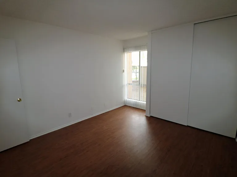 726 E Workman St — Photo 11