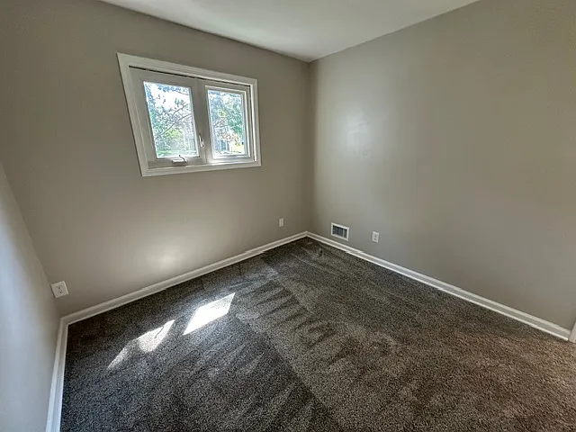 15476 Pennock Ln — Photo 31