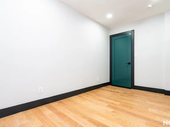 404 Onderdonk Avenue image 10 of 22