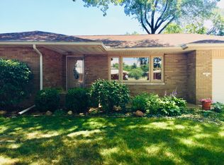 302 Lakeside Ave, Pekin, IL 61554