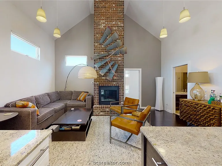 217 N Houston Ave — Photo 25