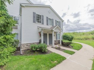 925 Silverstone Dr, Carpentersville, IL 60110