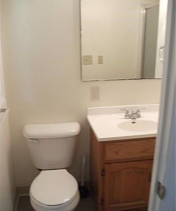 3rd image of 8403 E 111th St