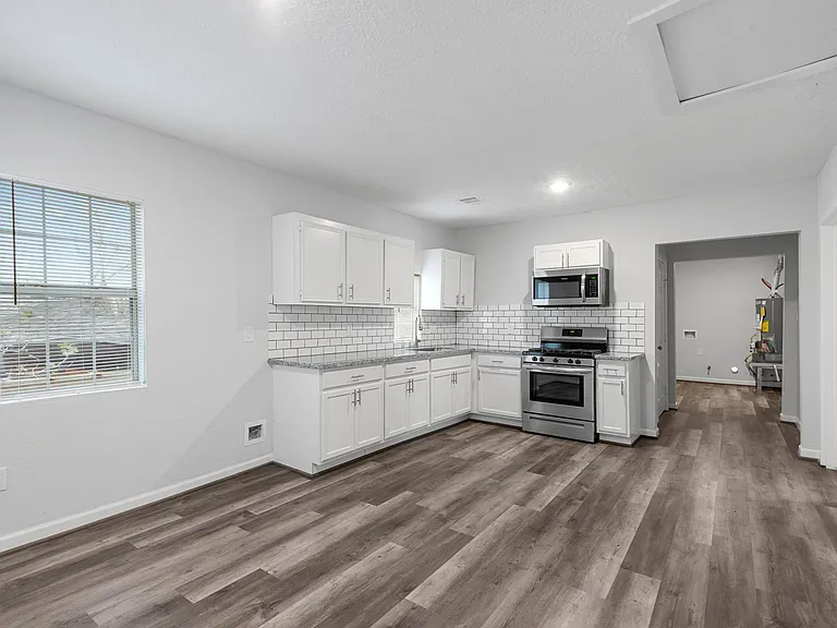 7307 Avenue H #B — Photo 5