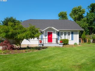 325 W Riverside Dr, Roseburg, OR 97470