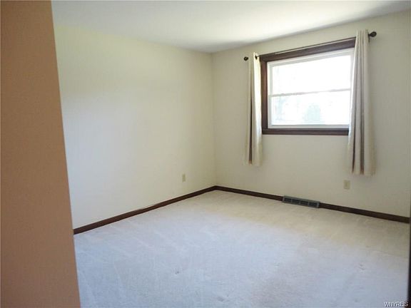 5th image of 1570 Greenwood Ter