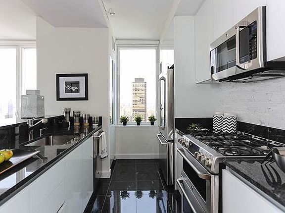 4th image of 160 W 62nd St APT 43F