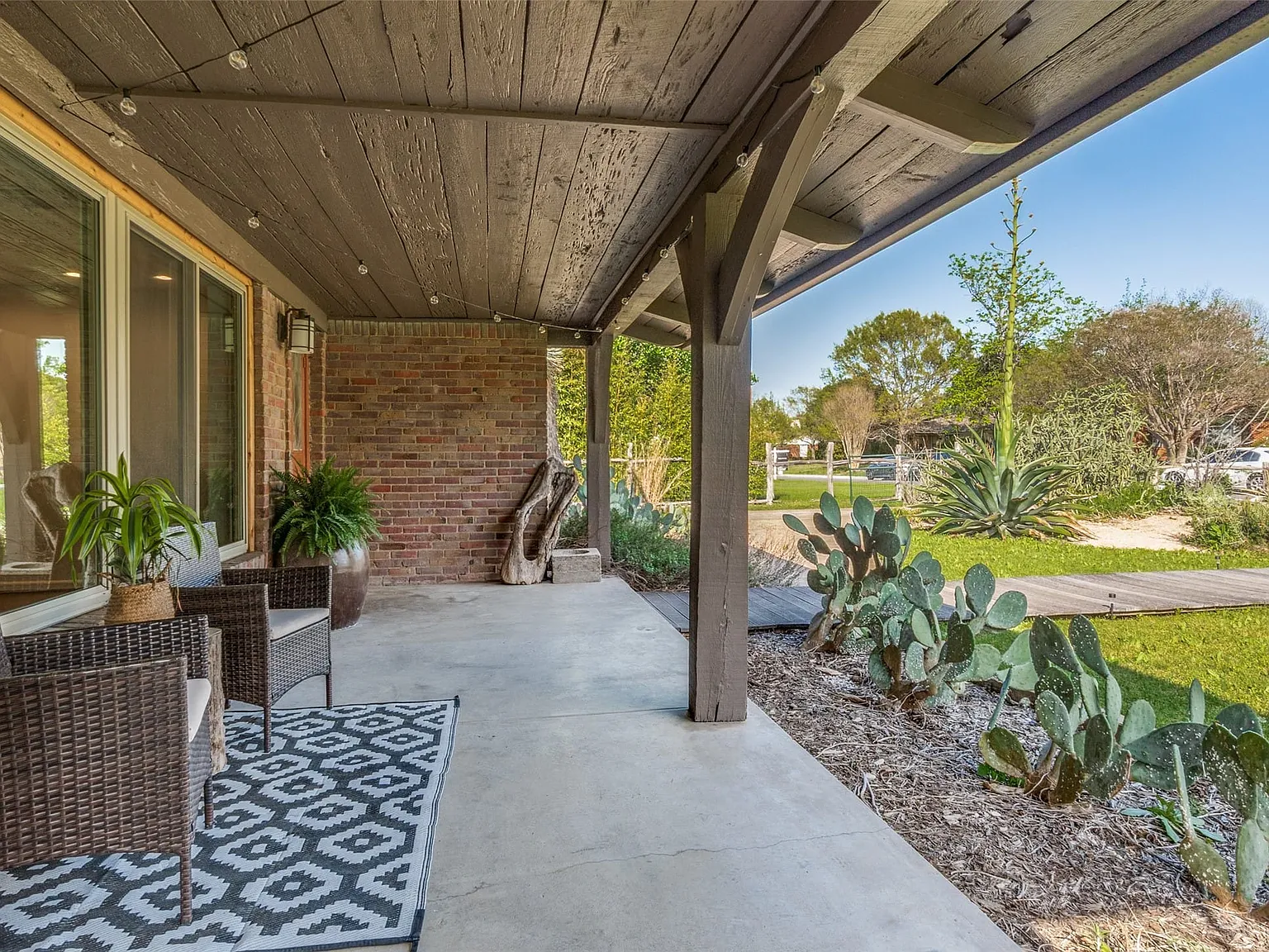 2 bed, 1.0 bath, 1300 sqft, $2,500 — Photo 4