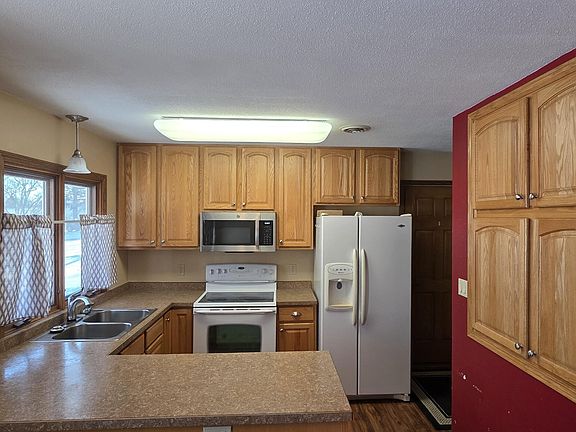 2nd image of 1305 Chautauqua Blvd