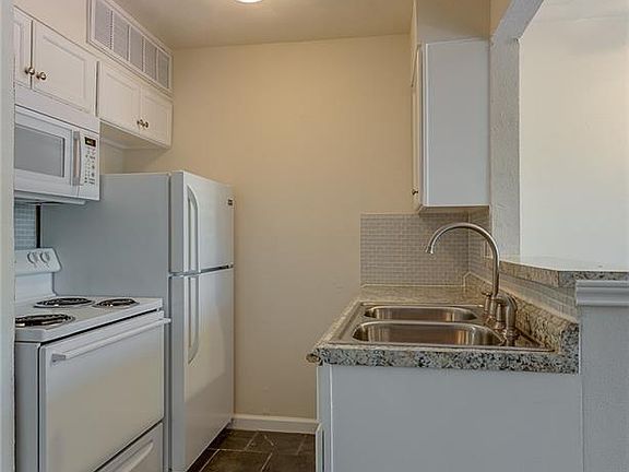 5th image of 5124 Live Oak St #303