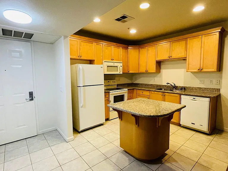88 N Jackson Ave #415 — Photo 6