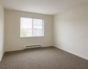 2371 Victory Ave — Photo 3