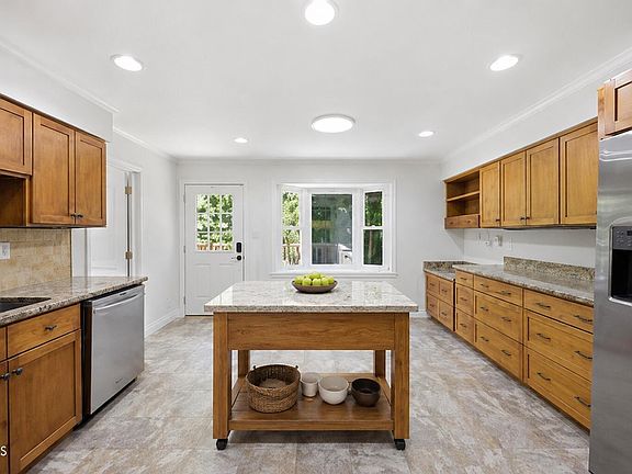 3rd image of 1108 Paine Ct