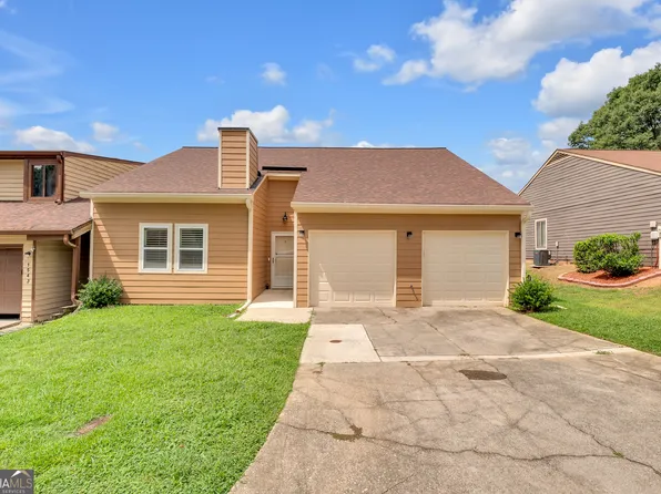 1541 Burnstone Dr, Stone Mountain, GA 30088