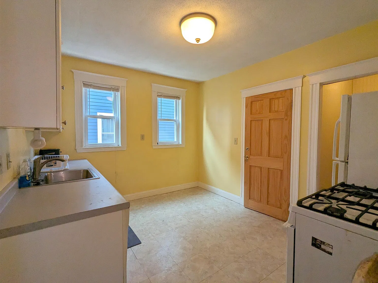 3 bed, 1100 sqft, $3,300 — Photo 4