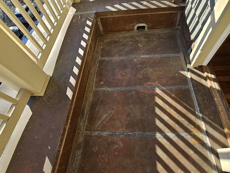 3d floor: front balcony with copper floor - from front bedroom