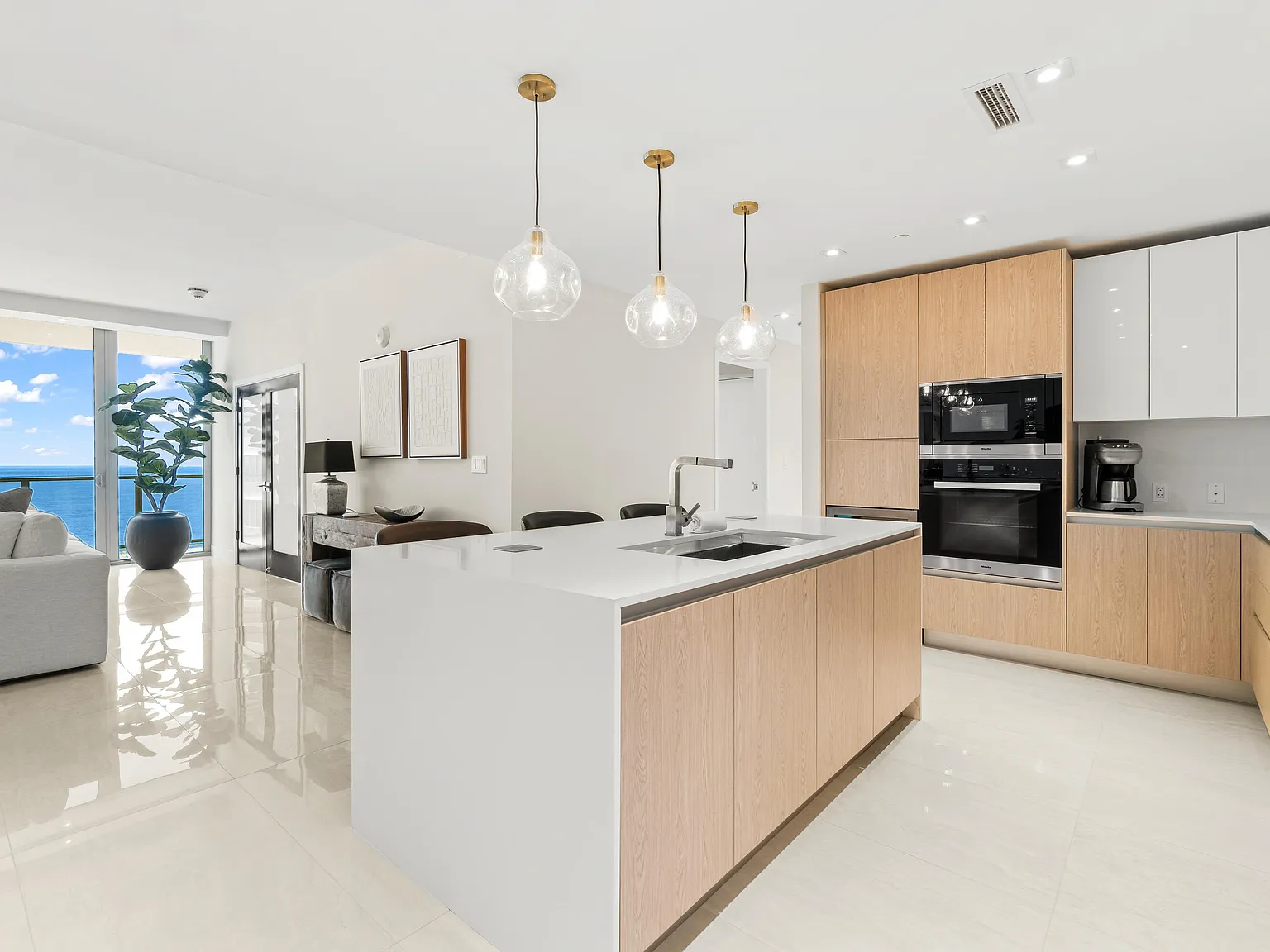 3 bed, 3.0 bath, 2098 sqft, $20,000 — Photo 3