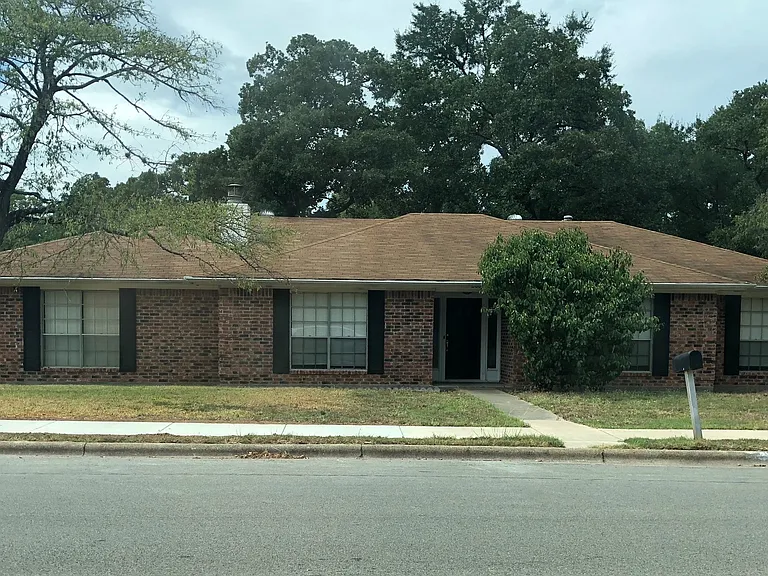 2301 Raintree Dr — Photo 2