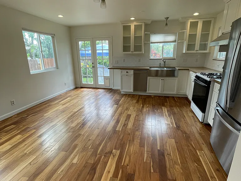 Kitchen/ dining area