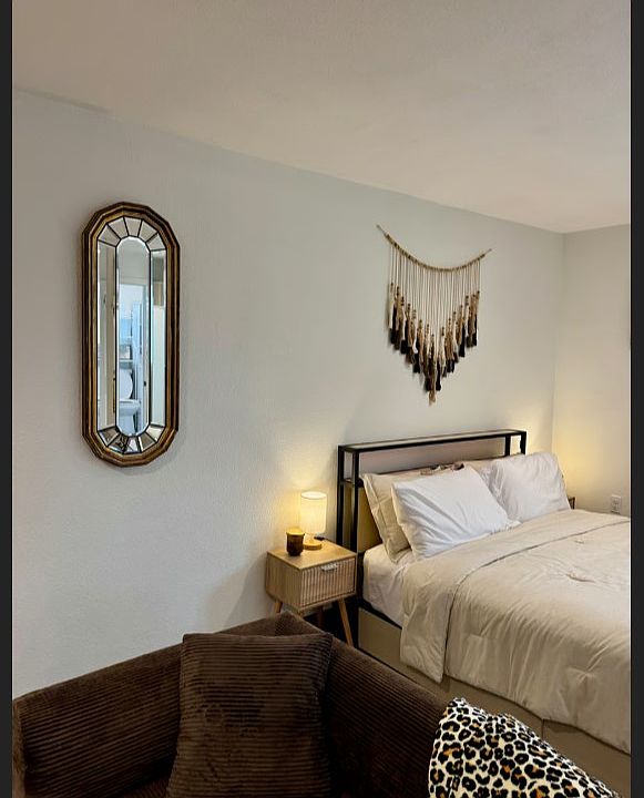 1st image of 3995 McKenzie St #2