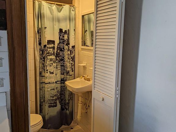 4th image of 35 Pearl St #2