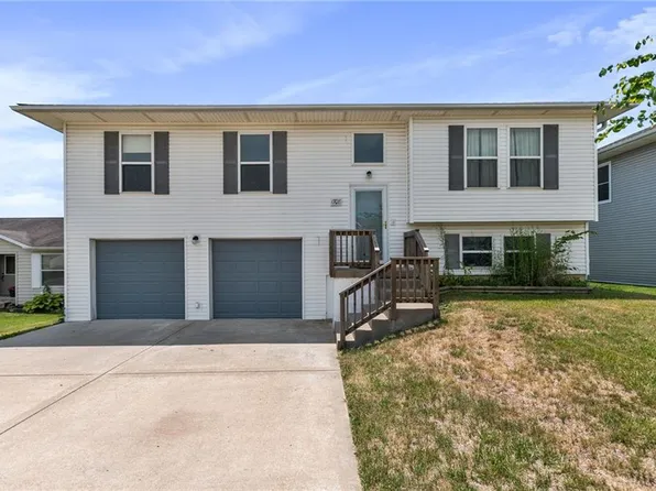 1708 Bluestem Cir, Cameron, MO 64429