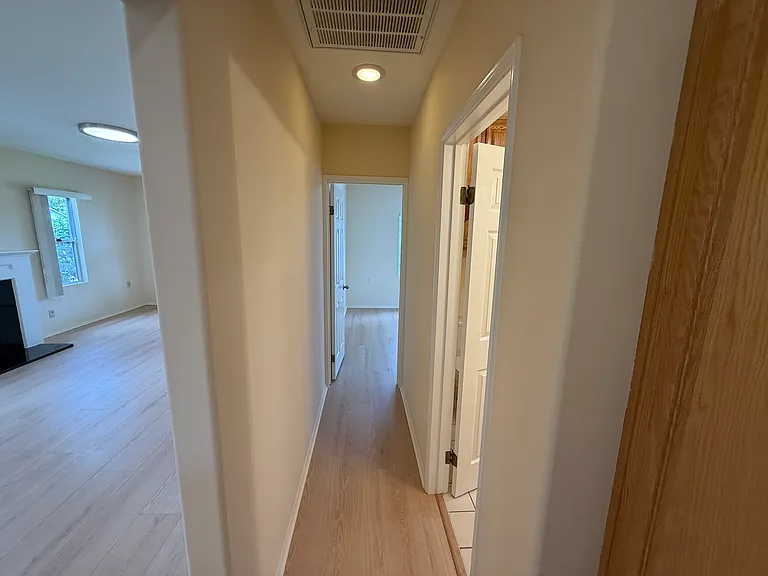 385 Eaton Dr — Photo 8