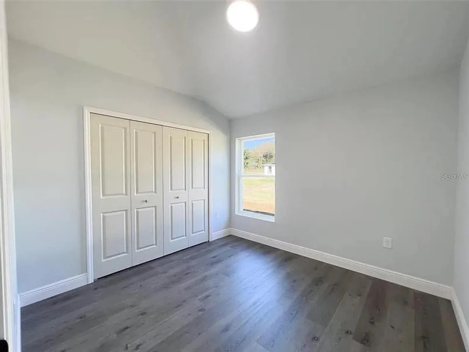 197 Oak Ln — Photo 3