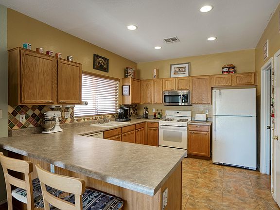 3rd image of 13034 W Windrose Dr
