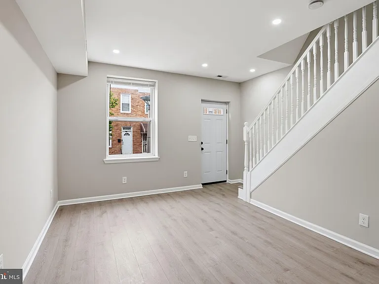 2710 Mura St — Photo 4