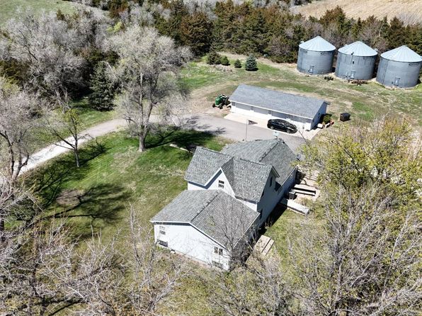 1103 W 6th Rd, Giltner, NE 68841