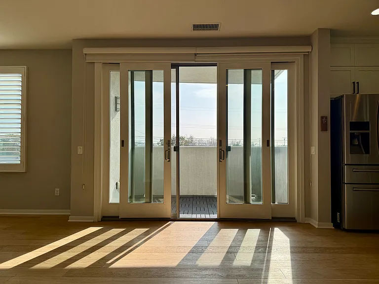 Dining area and balcony (2nd floor)