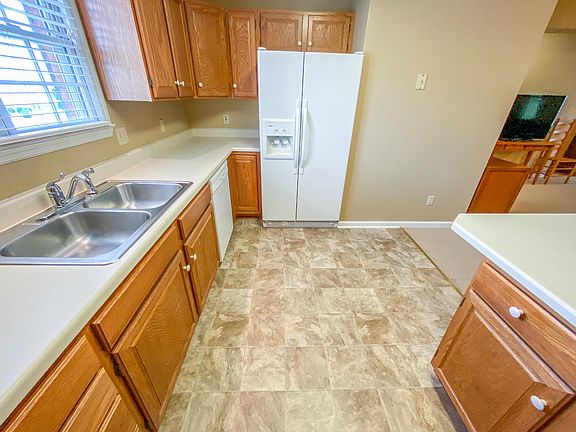 5th image of 1725 Lakeview Dr #29