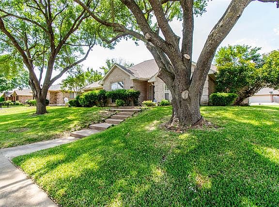 2nd image of 608 Robin Meadow Dr