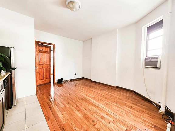 3rd image of 162 E 88th St APT 16