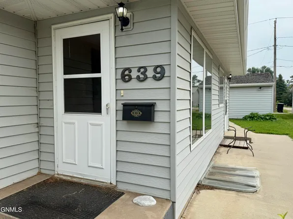 639 8th Ave SW, Valley City, ND 58072