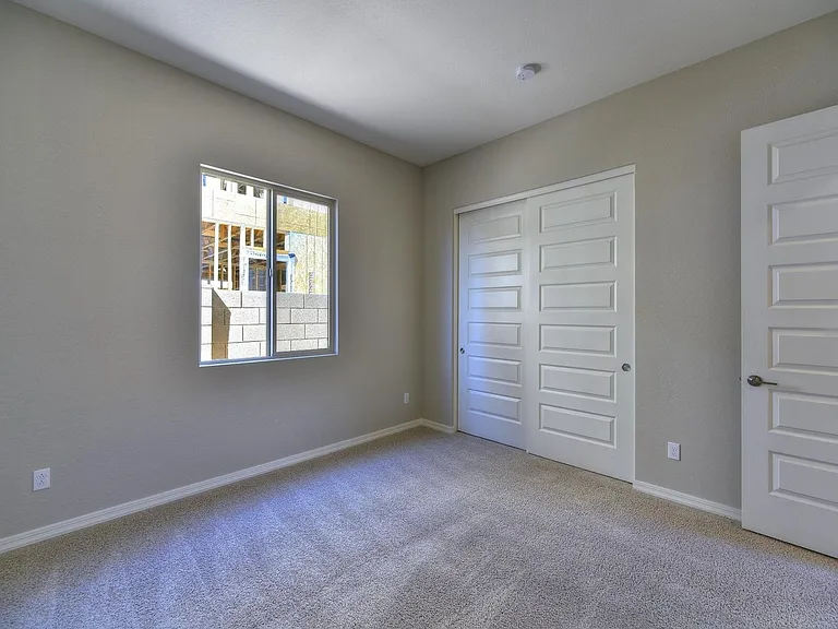 9409 W Daley Ln — Photo 12