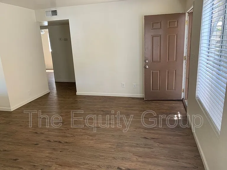 3912 W Meadow Ave — Photo 3