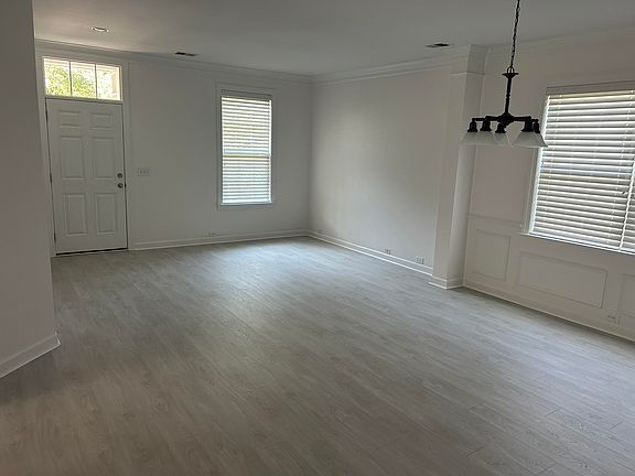 5th image of 101 Duck Pond Ct