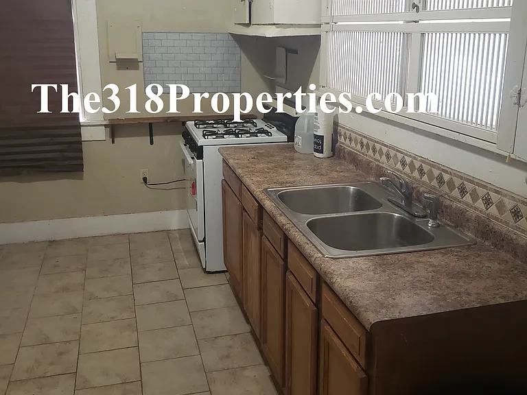 315 Robinson Pl — Photo 11