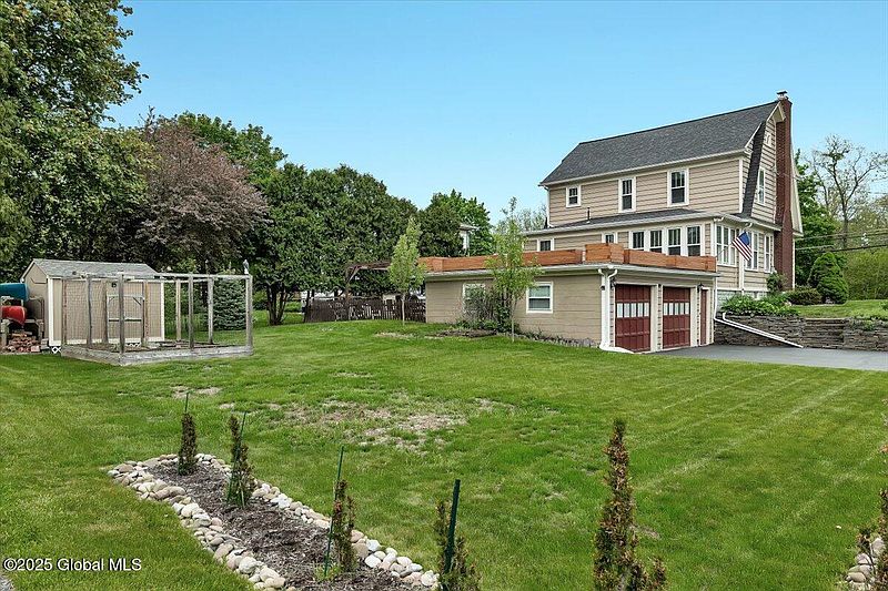 3rd image of 540 Kenwood Avenue