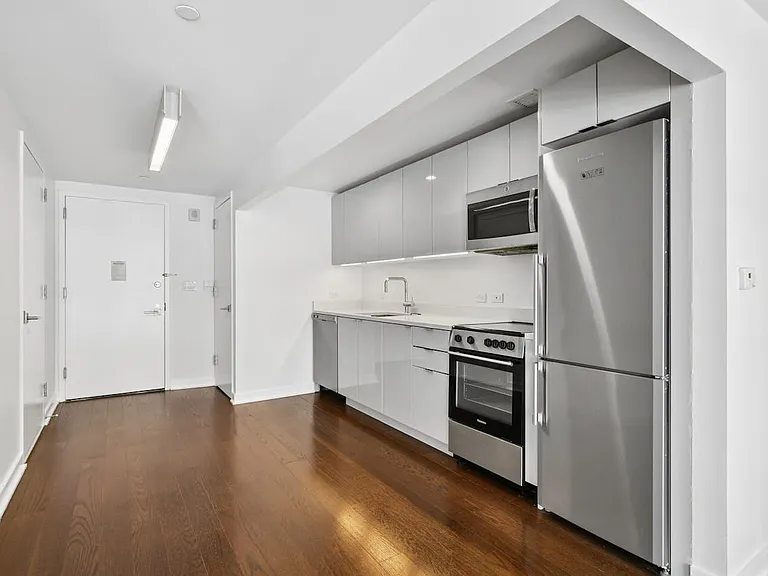 400 W 113th St #208 — Photo 5
