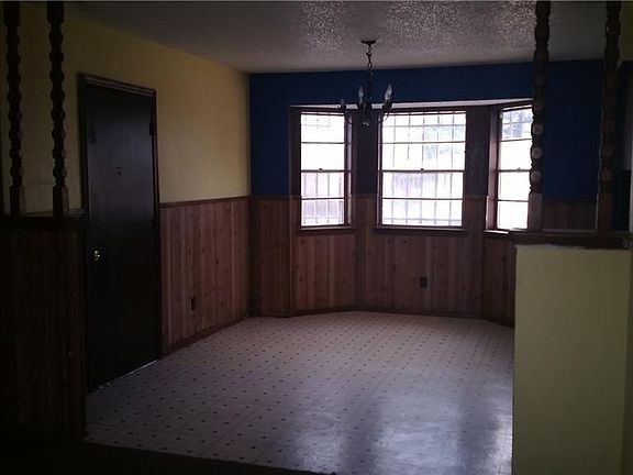 3rd image of 547 Riverview Cir