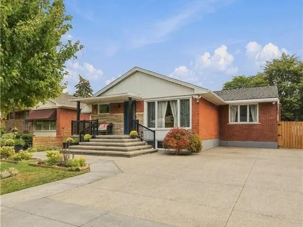 215 W 33rd St, Hamilton, ON L9C 5J4