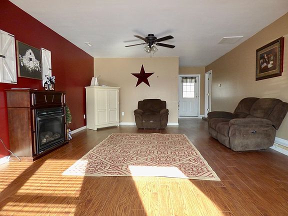 4th image of 200 Lafayette Ln