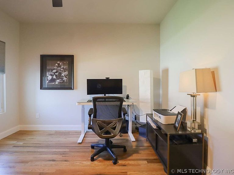Listing photo 5